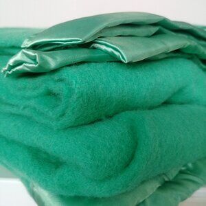 The Old Mill 100% wool bright green blanket satin trimming